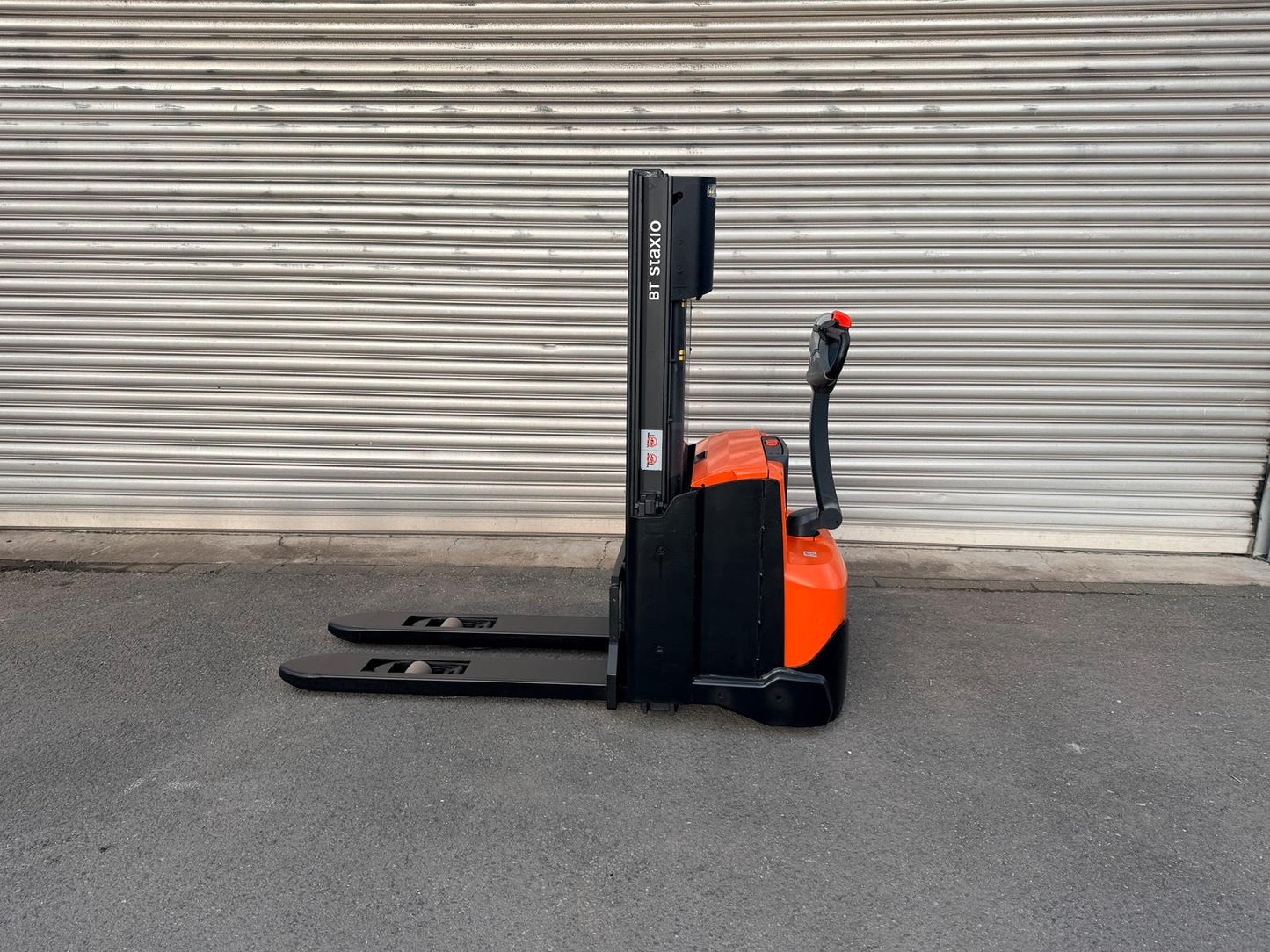 BT SWE120L Triplex Hochhubwagen mit Initialhub 3300mm hub Bild 3