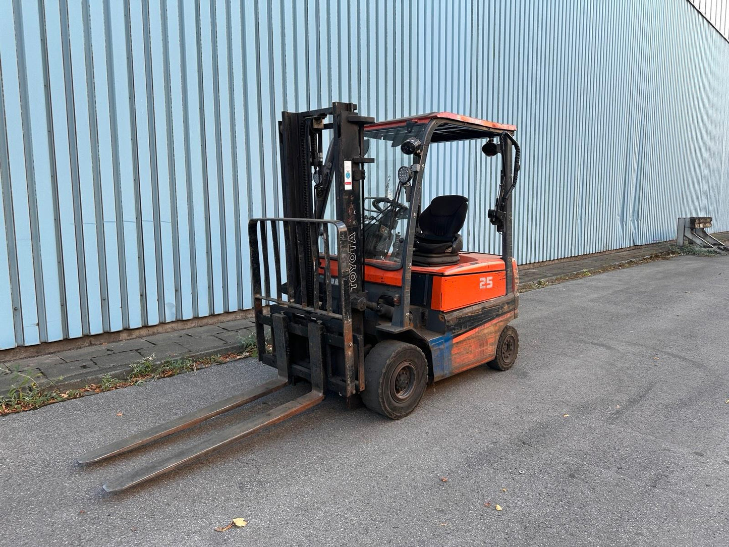Toyota 2,5T Elektro Gabelstapler 3300mm Hub 4Rad Seitenschieber Bild 3