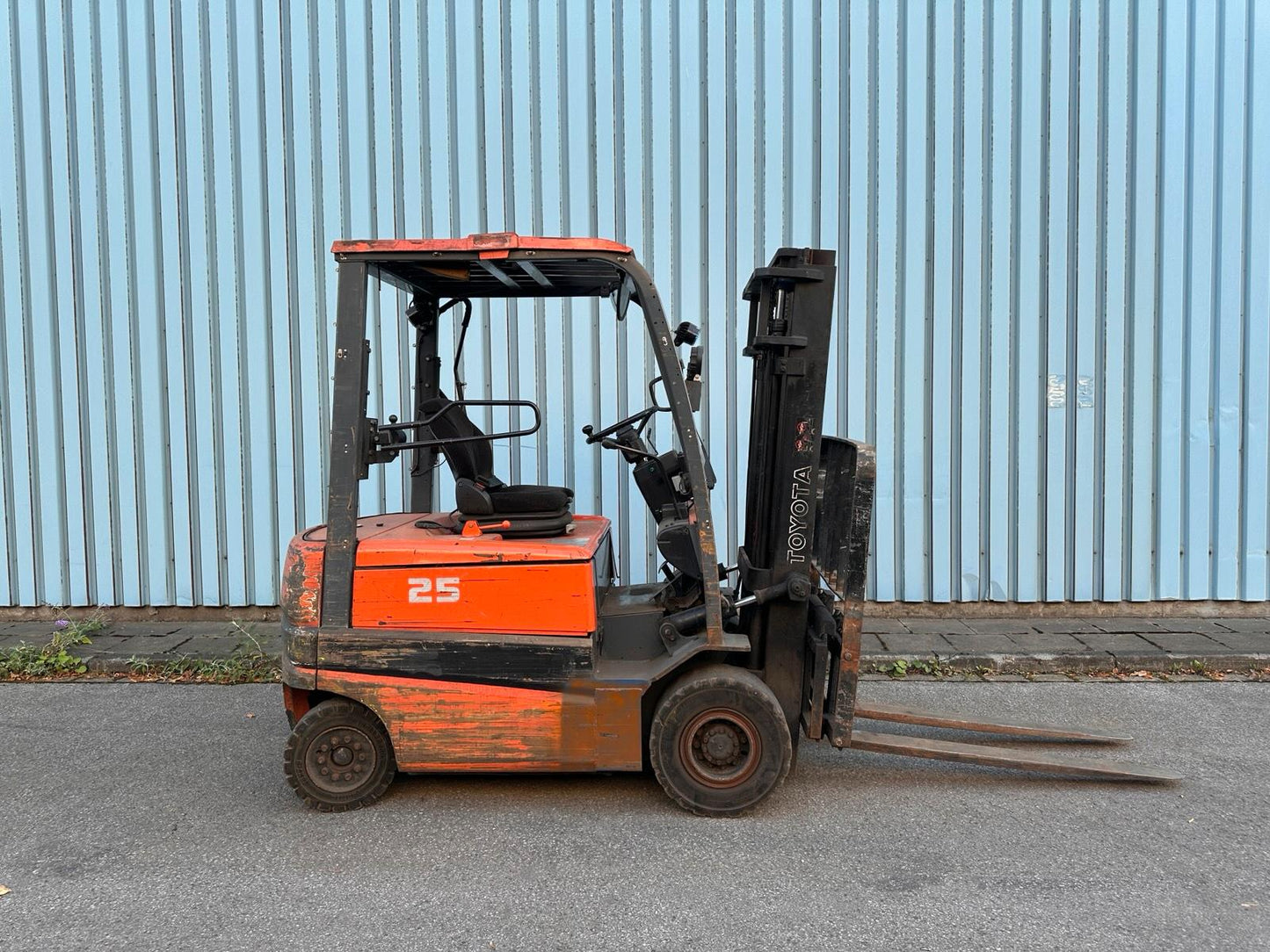 Toyota 2,5T Elektro Gabelstapler 3300mm Hub 4Rad Seitenschieber Bild 6