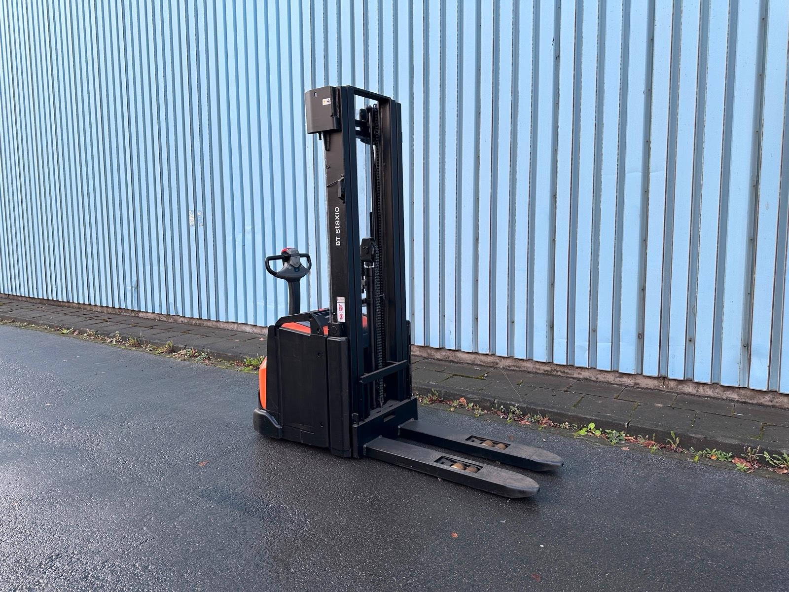 Toyota BT SWE160L Initialhub Triplex 5400mm Hochhubwagen Elektro Bild 4