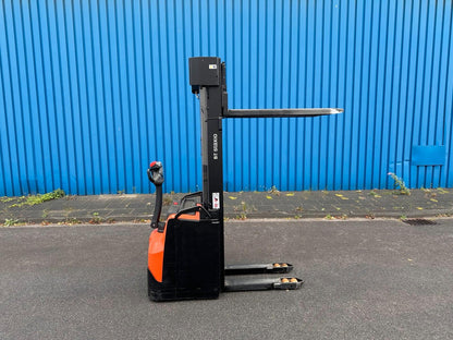Toyota SWE145 Triplex 5400mm Hochhubwagen Elektrisch Bild 8