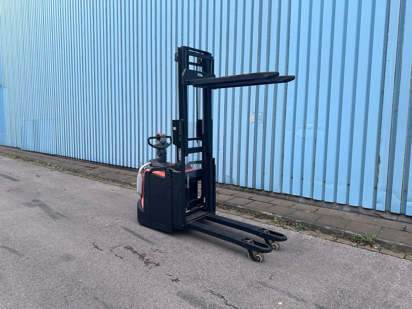 Toyota SPE200D Mitfahrer Doppelstock Hochhubwagen Elektro Stapler Bild 6