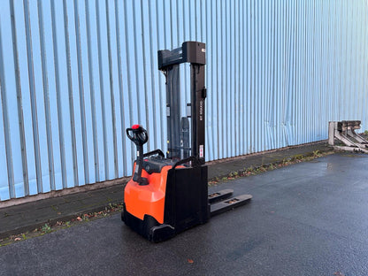 Toyota BT SWE160L Initialhub Triplex 5400mm Hochhubwagen Elektro Bild 2