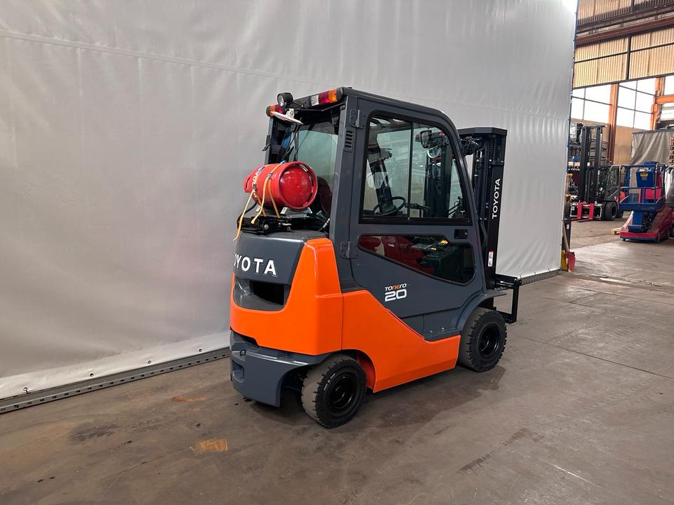 Toyota 2t Gas Gabelstapler Triplex 4300mm VollKabine Gasstapler Bild 9