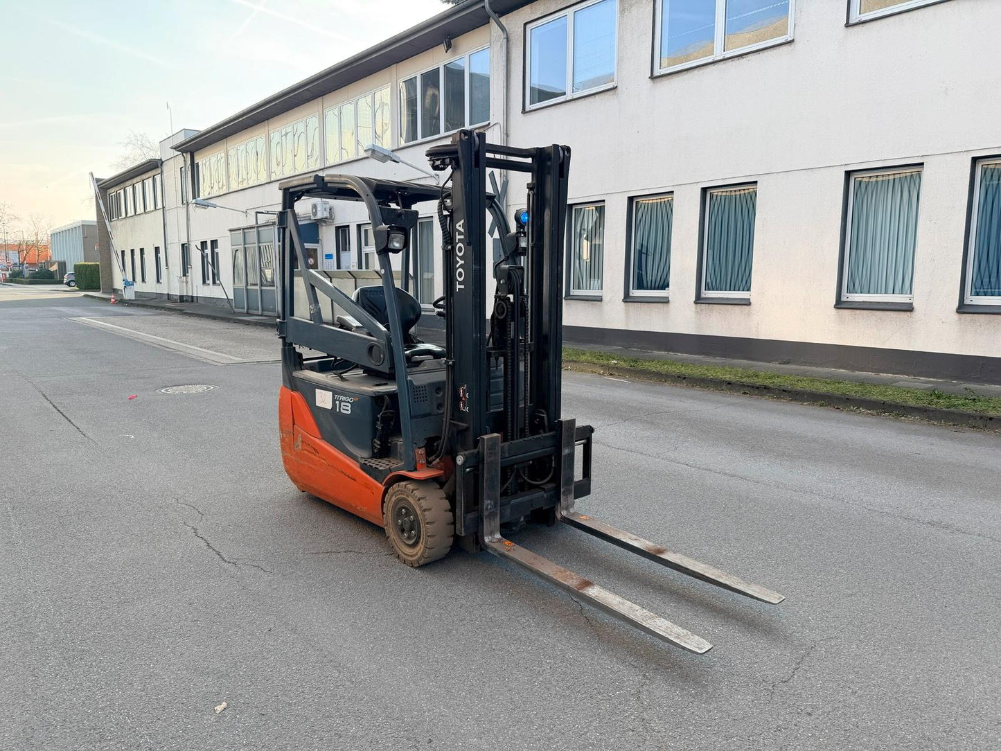 Toyota 1,8t Gabelstapler 3300mm Freihub Seitenschub Bild 4