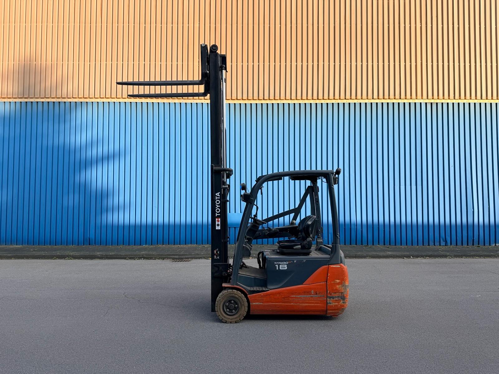 Toyota 1,8t Gabelstapler 3300mm Freihub Seitenschub Bild 10