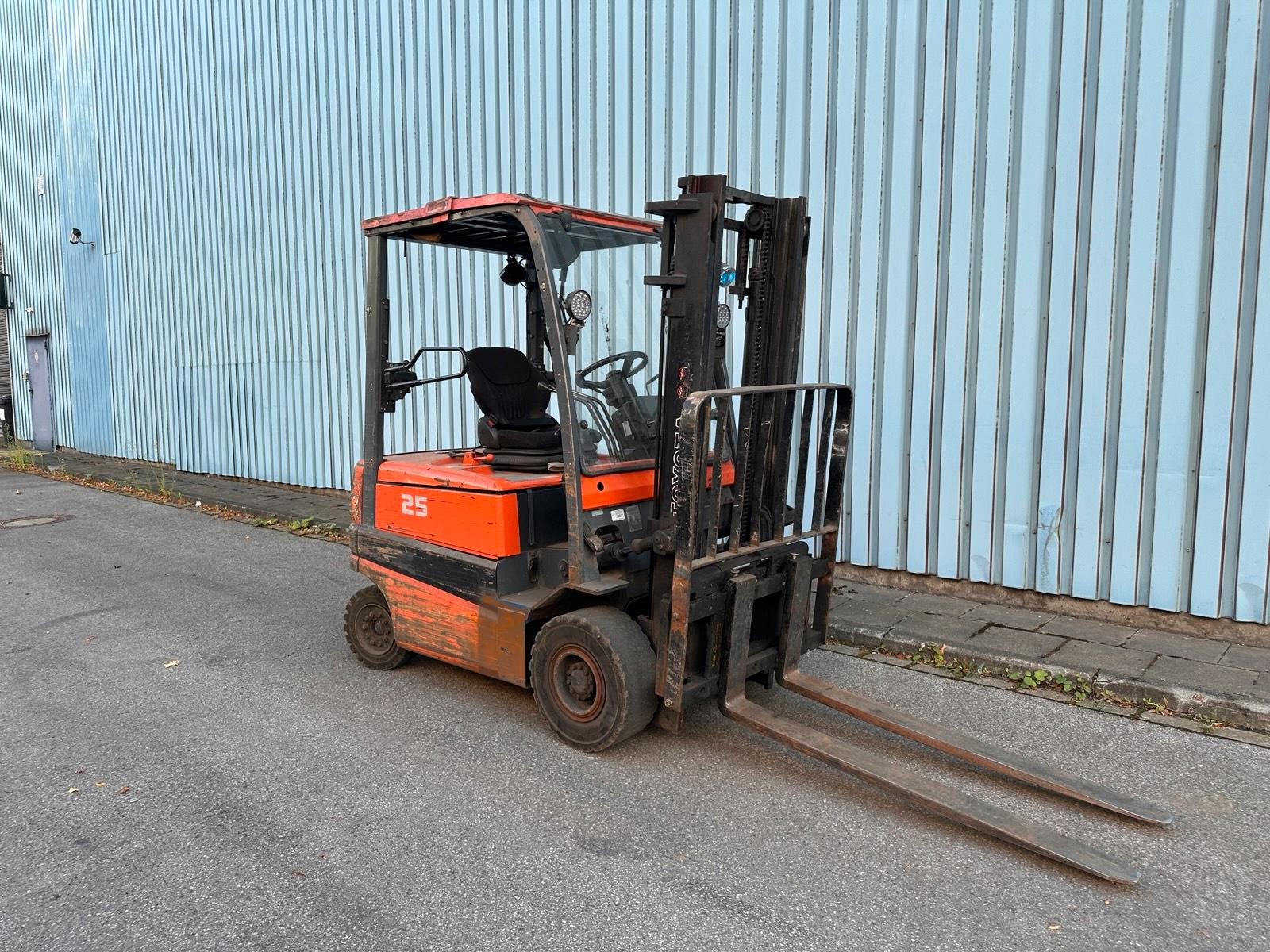 Toyota 2,5T Elektro Gabelstapler 3300mm Hub 4Rad Seitenschieber Bild 7