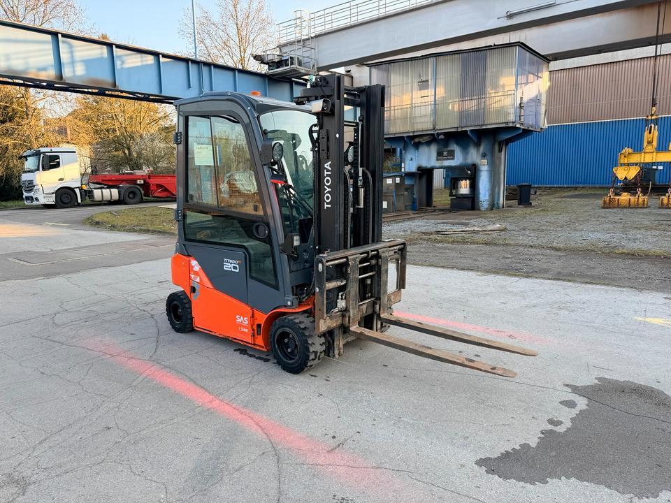 Toyota 8FBM20T 2t Elektro Gabelstapler Zinkenversteller Voll Bild 8
