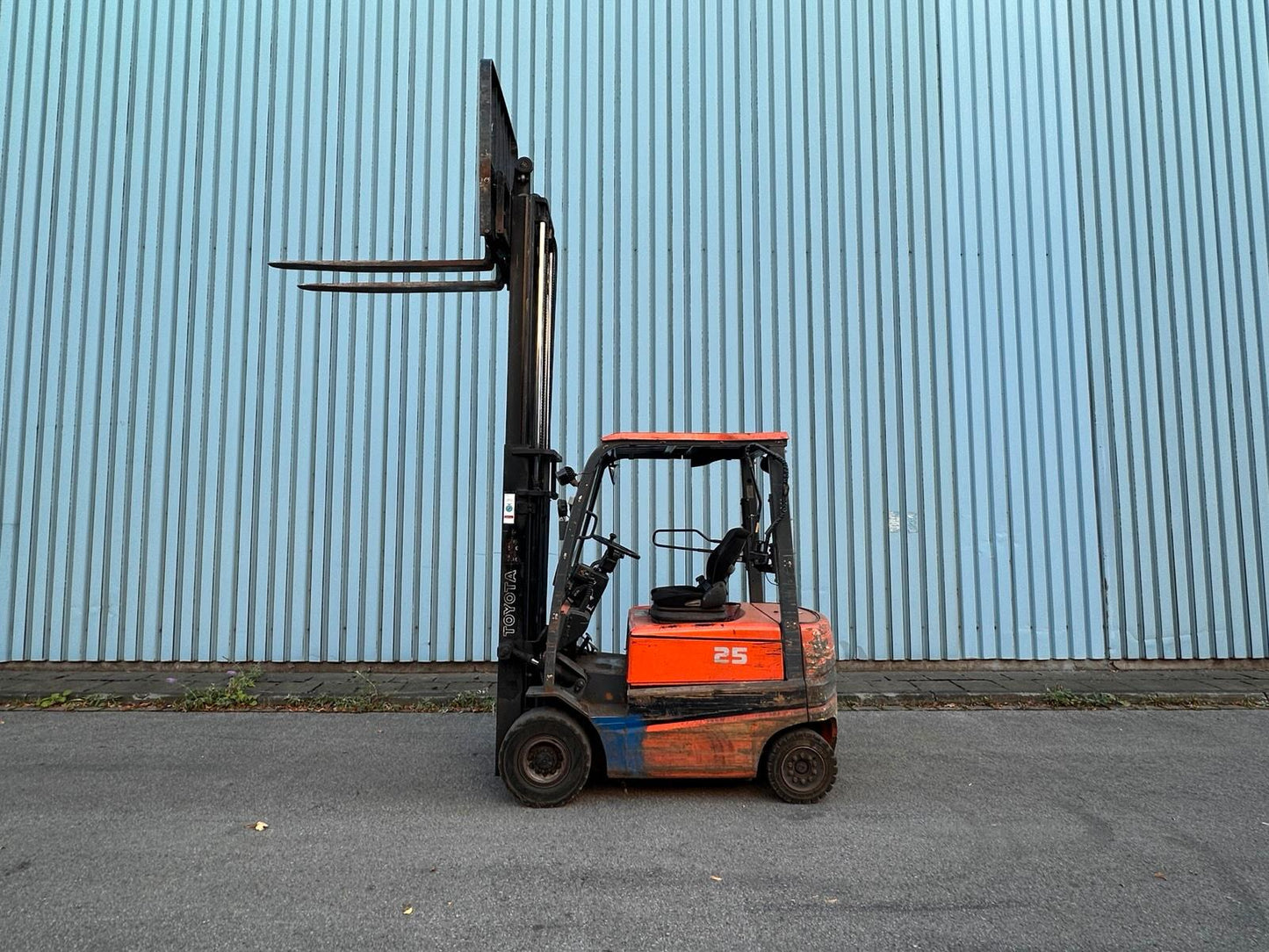 Toyota 2,5T Elektro Gabelstapler 3300mm Hub 4Rad Seitenschieber Bild 9