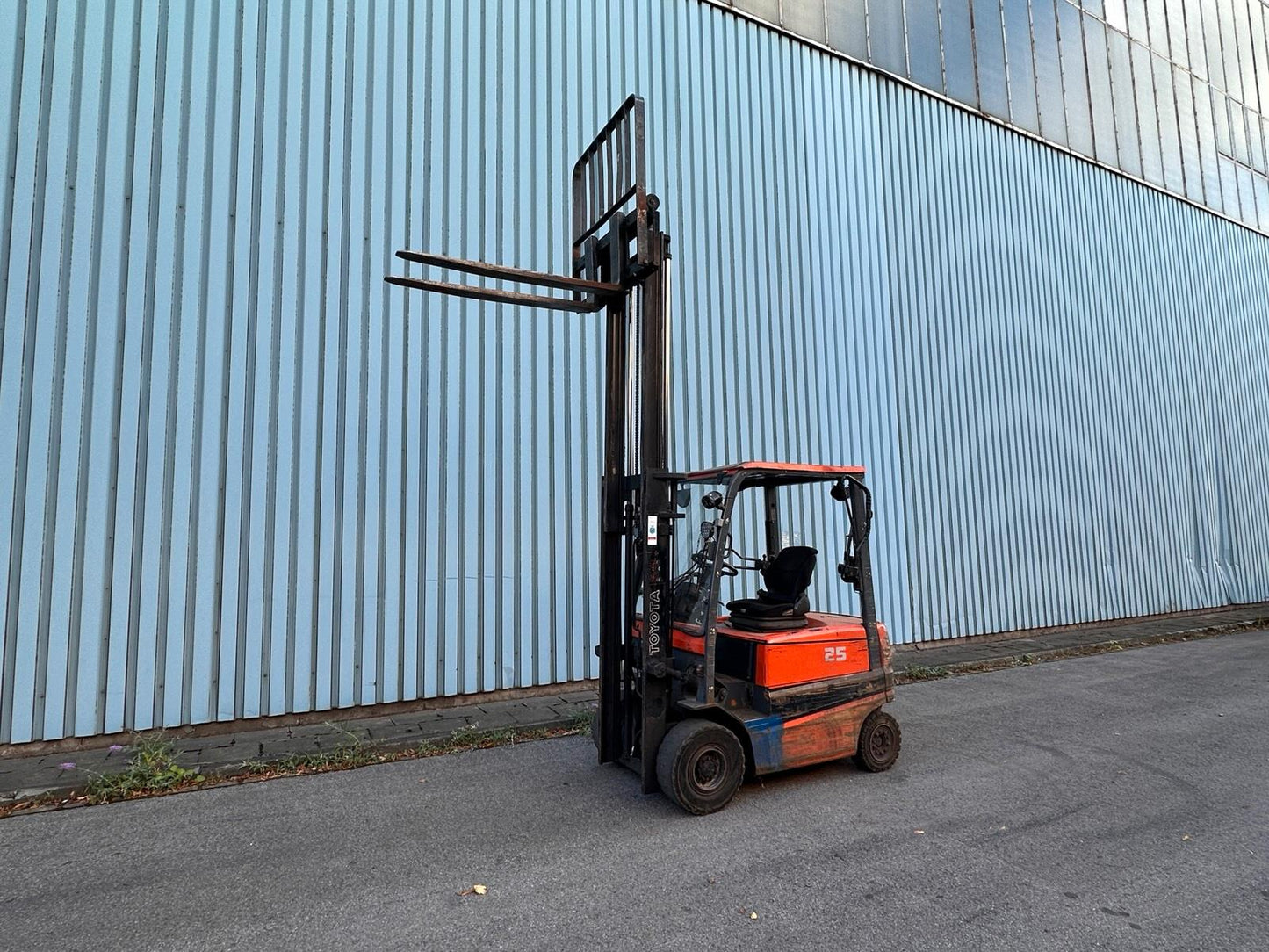 Toyota 2,5T Elektro Gabelstapler 3300mm Hub 4Rad Seitenschieber Bild 8