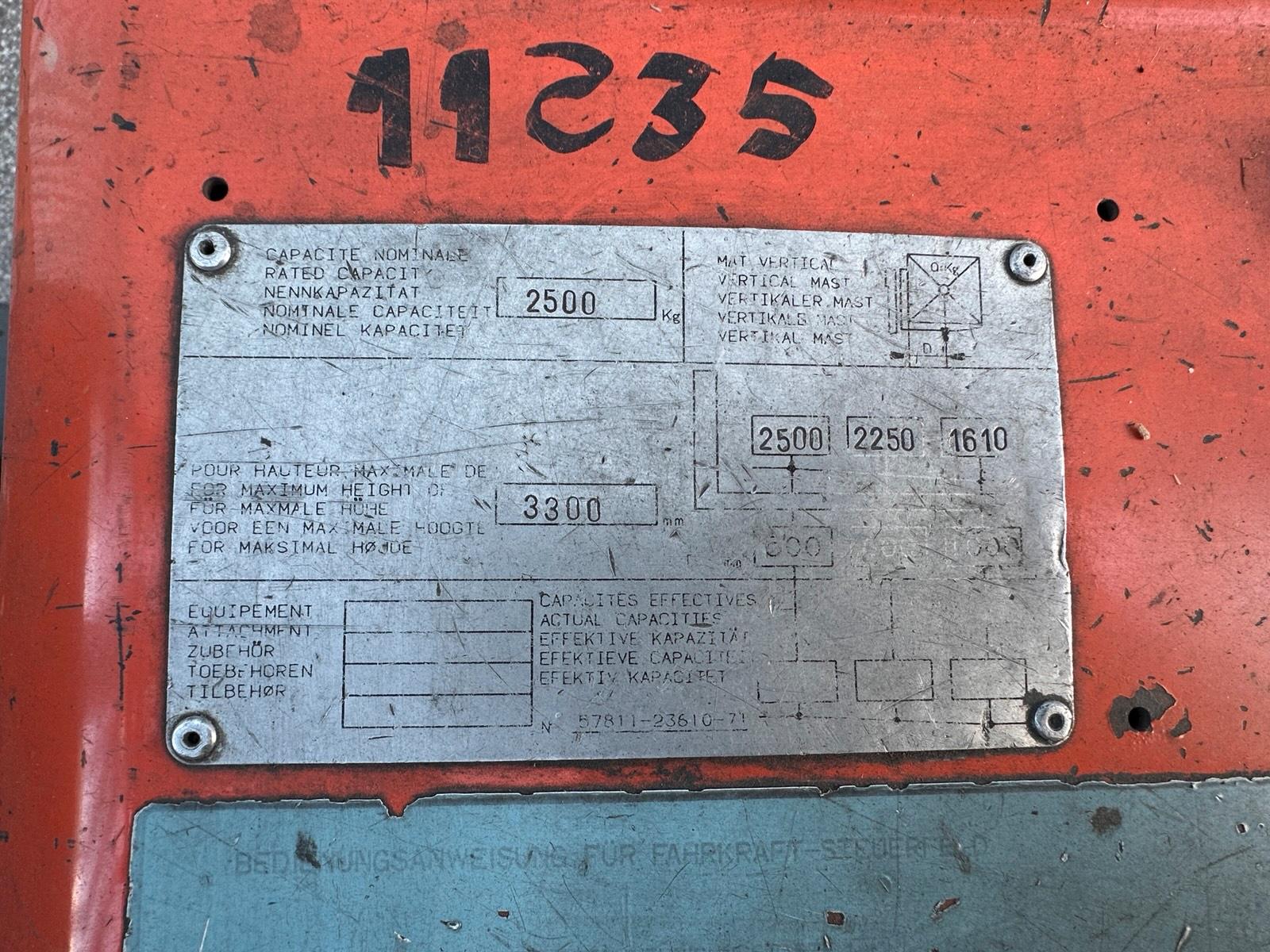 Toyota 2,5T Elektro Gabelstapler 3300mm Hub 4Rad Seitenschieber Bild 12