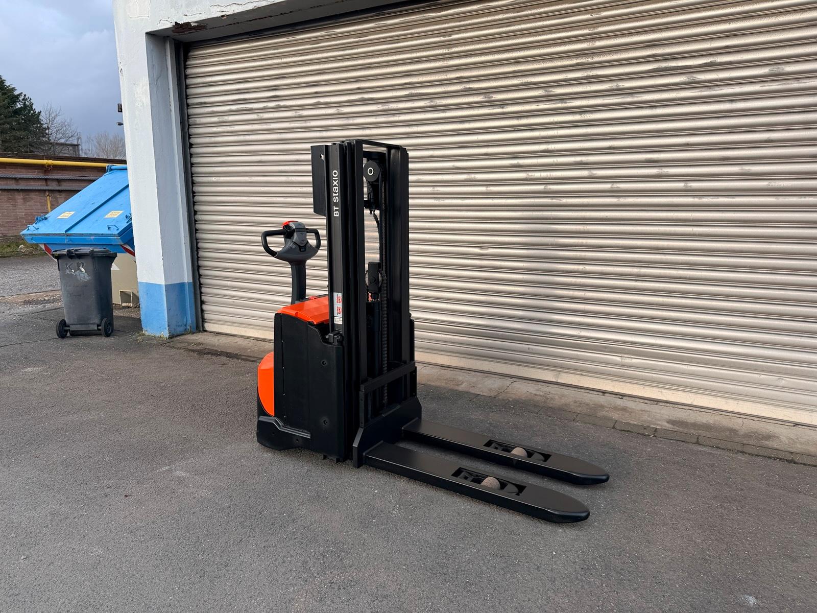 BT SWE120L Triplex Hochhubwagen mit Initialhub 3300mm hub Bild 7