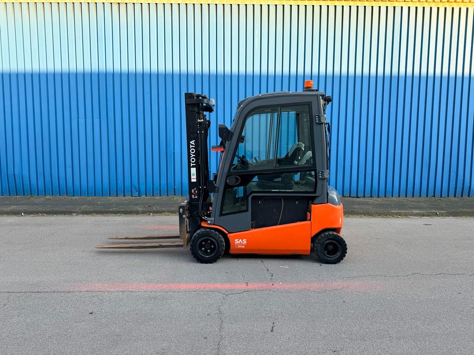 Toyota 8FBM20T 2t Elektro Gabelstapler Zinkenversteller Voll Bild 3
