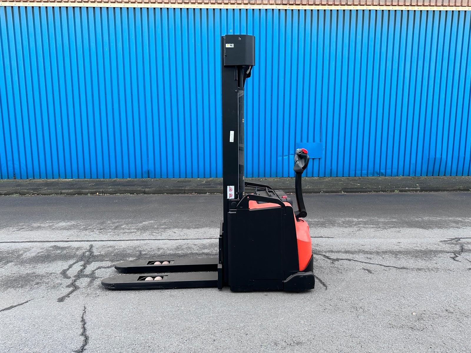 Toyota SWE160 Triplex 5400mm Hochhubwagen Elektro Stapler Lagertechnik Bild 9