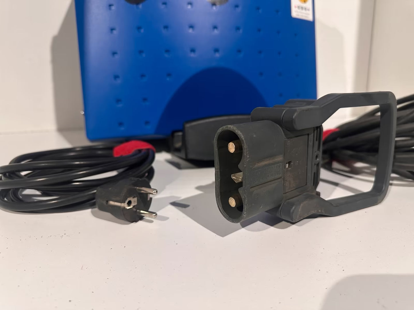 24V 85A Belatron Hubwagen Gabelstapler Batterie Ladegerät DIN
