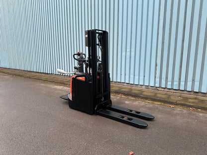 Toyota SPE120 Triplex 3950 Hochhubwagen Elektro Stapler Bild 4