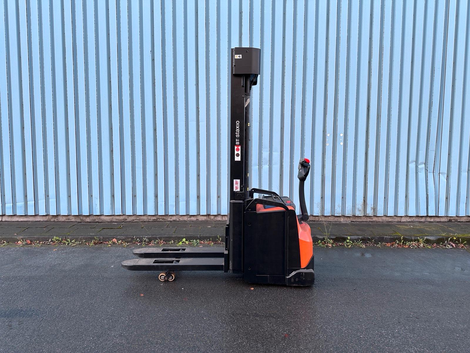 Toyota BT SWE160L Initialhub Triplex 5400mm Hochhubwagen Elektro Bild 8