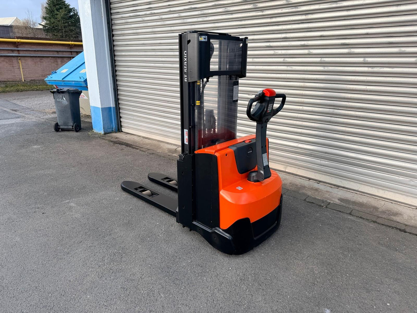 BT SWE120L Triplex Hochhubwagen mit Initialhub 3300mm hub Bild 2