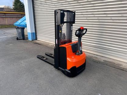 BT SWE120L Triplex Hochhubwagen mit Initialhub 3300mm hub Bild 2