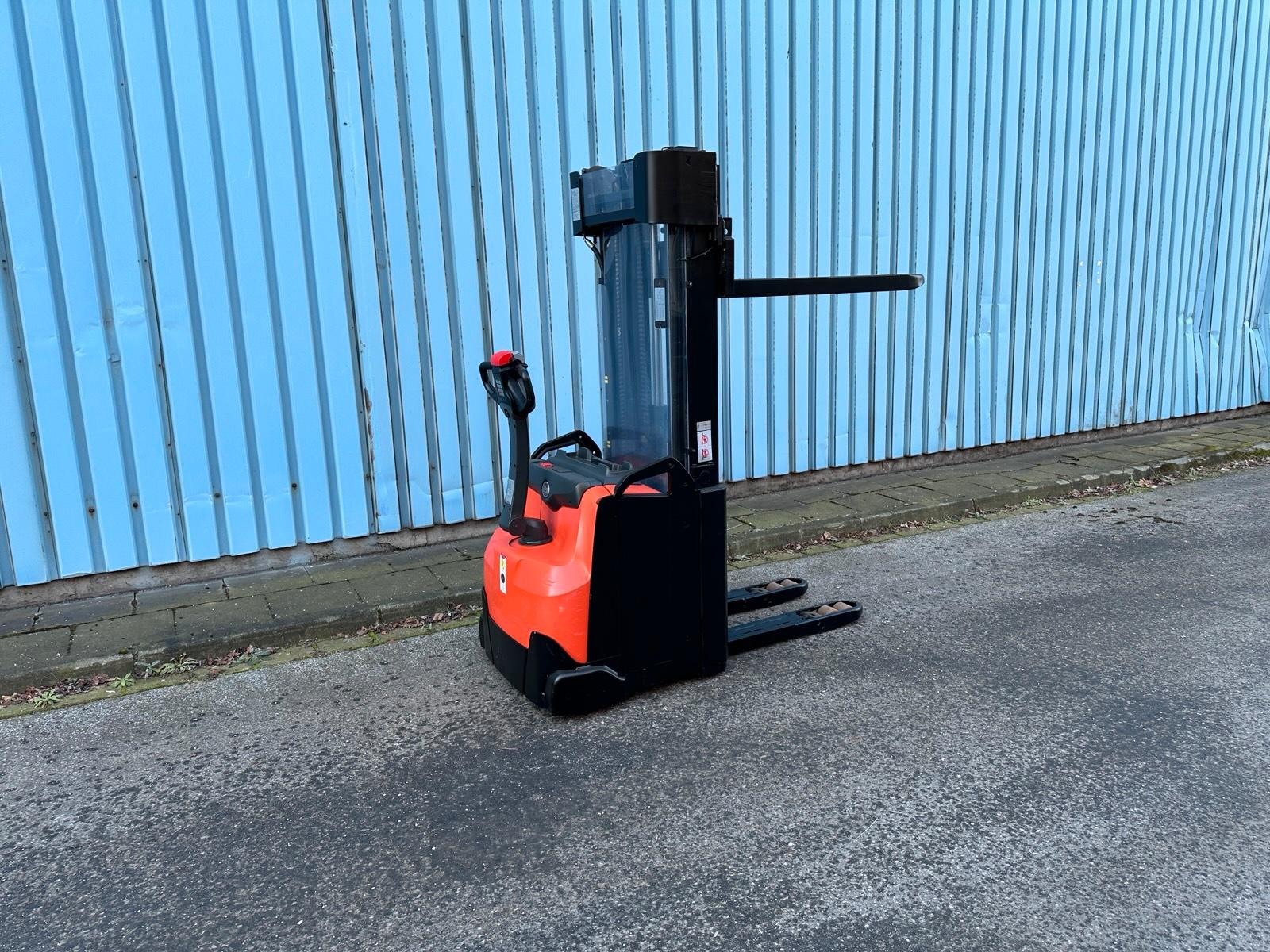 Toyota SWE160L Triplex 4500mm Elektro Hochhubwagen Bild 6