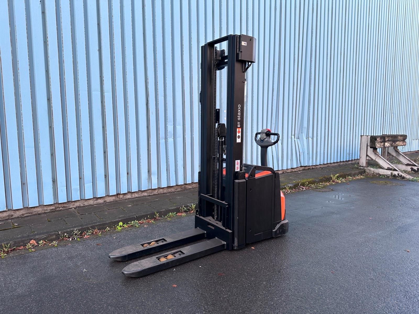 Toyota BT SWE160L Initialhub Triplex 5400mm Hochhubwagen Elektro Bild 7
