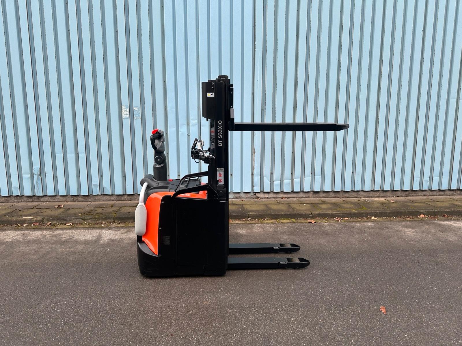 Toyota SPE120 Triplex 3950 Hochhubwagen Elektro Stapler Bild 5