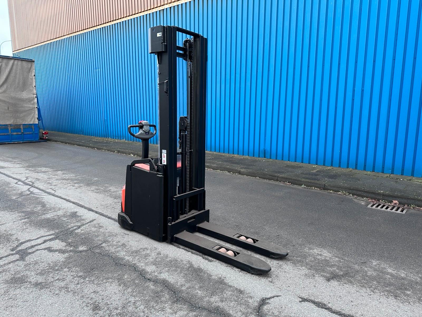Toyota SWE160 Triplex 5400mm Hochhubwagen Elektro Stapler Lagertechnik Bild 4