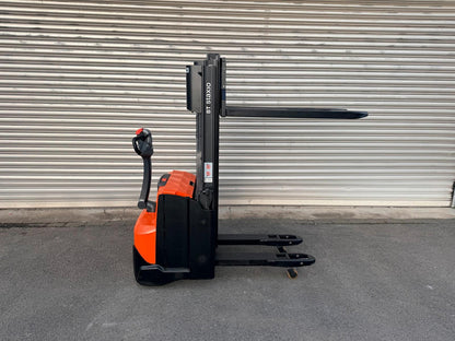 BT SWE120L Triplex Hochhubwagen mit Initialhub 3300mm hub Bild 9