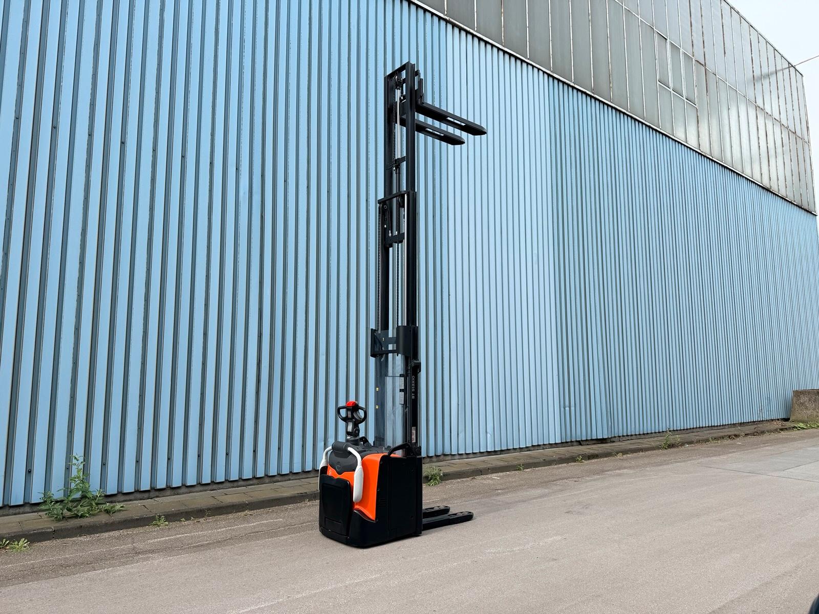 Toyota SPE160L Triplex 4800mm hub 2020 Klappplatform Bild 7