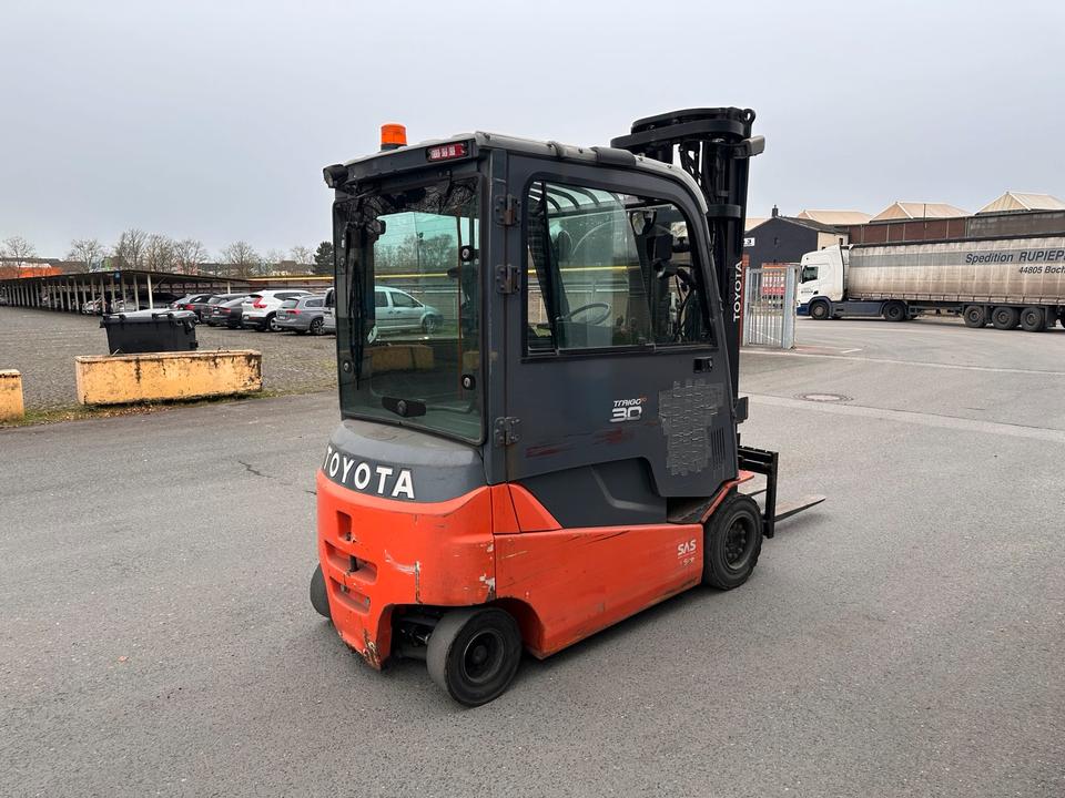 Toyota 8FBMT30 3Ton Elektro Gabelstapler Triplex 5500mm Batterie 2024 Bild 7