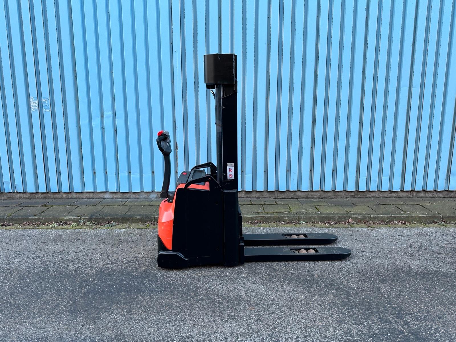Toyota SWE160L Triplex 4500mm Elektro Hochhubwagen Bild 3