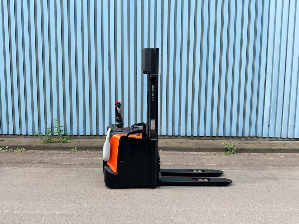Toyota SPE160L Triplex 4800mm hub 2020 Klappplatform Bild 3