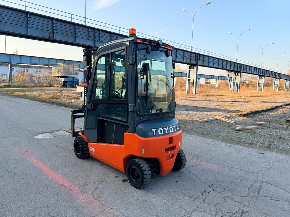Toyota 8FBM20T 2t Elektro Gabelstapler Zinkenversteller Voll Bild 6