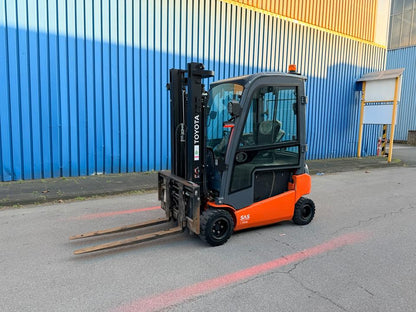 Toyota 8FBM20T 2t Elektro Gabelstapler Zinkenversteller Voll Bild 2
