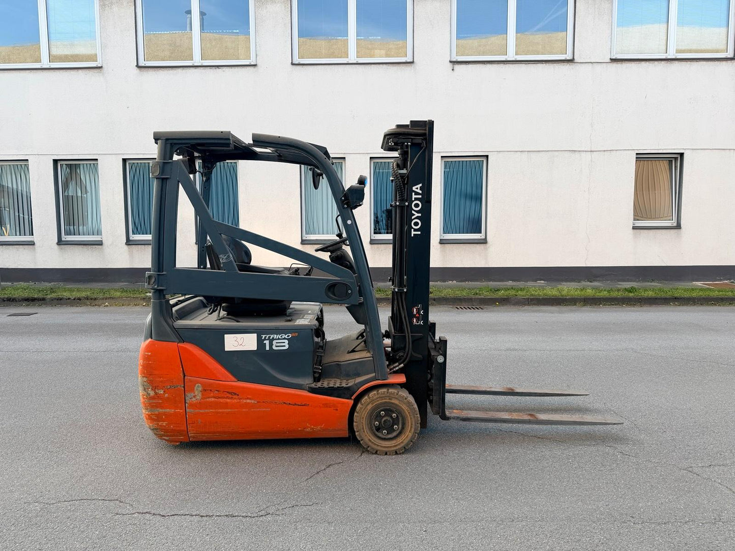 Toyota 1,8t Gabelstapler 3300mm Freihub Seitenschub Bild 5