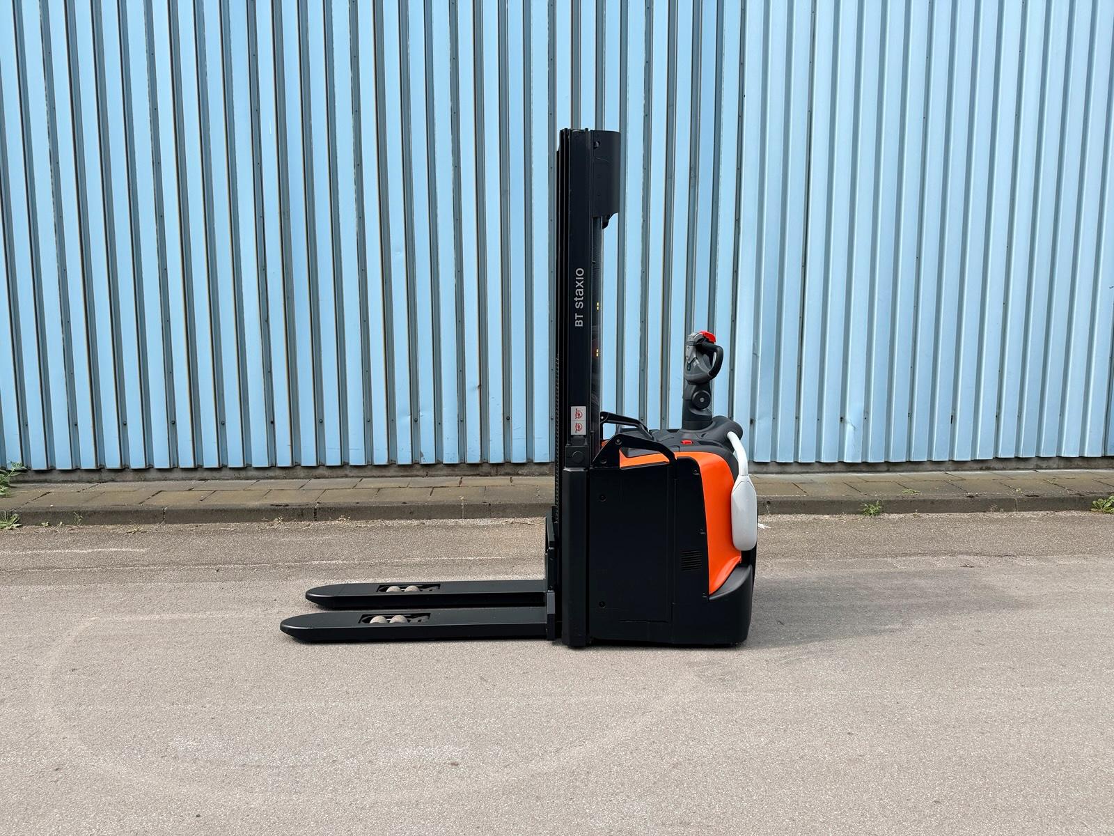 Toyota SPE160L Triplex 4800mm hub 2020 Klappplatform Bild 10